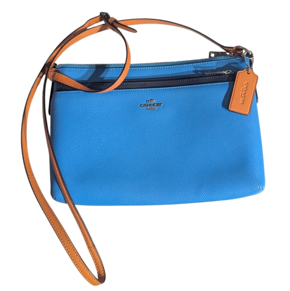 💙 Coach Pebbled Leather Crossbody Clutch – Blue with Saddle Trim - Picture 2 of 11